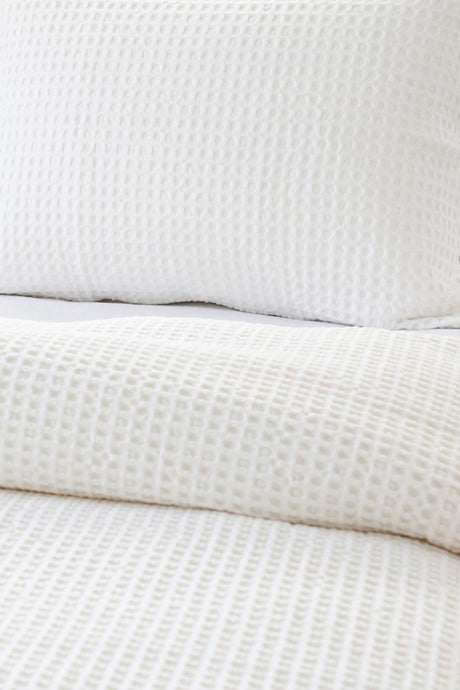 Pom Pom ZUMA - CREAM - Q BLANKET 90" X 90"